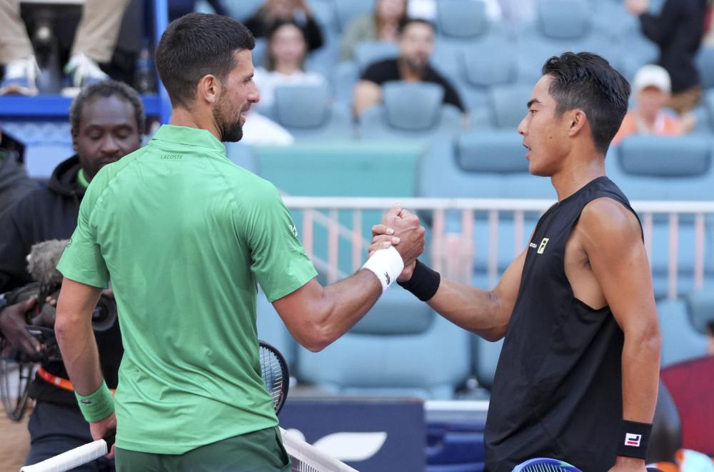 为欧洲杯预热，半决赛及决赛举办场地温布利球场进行无人机表演